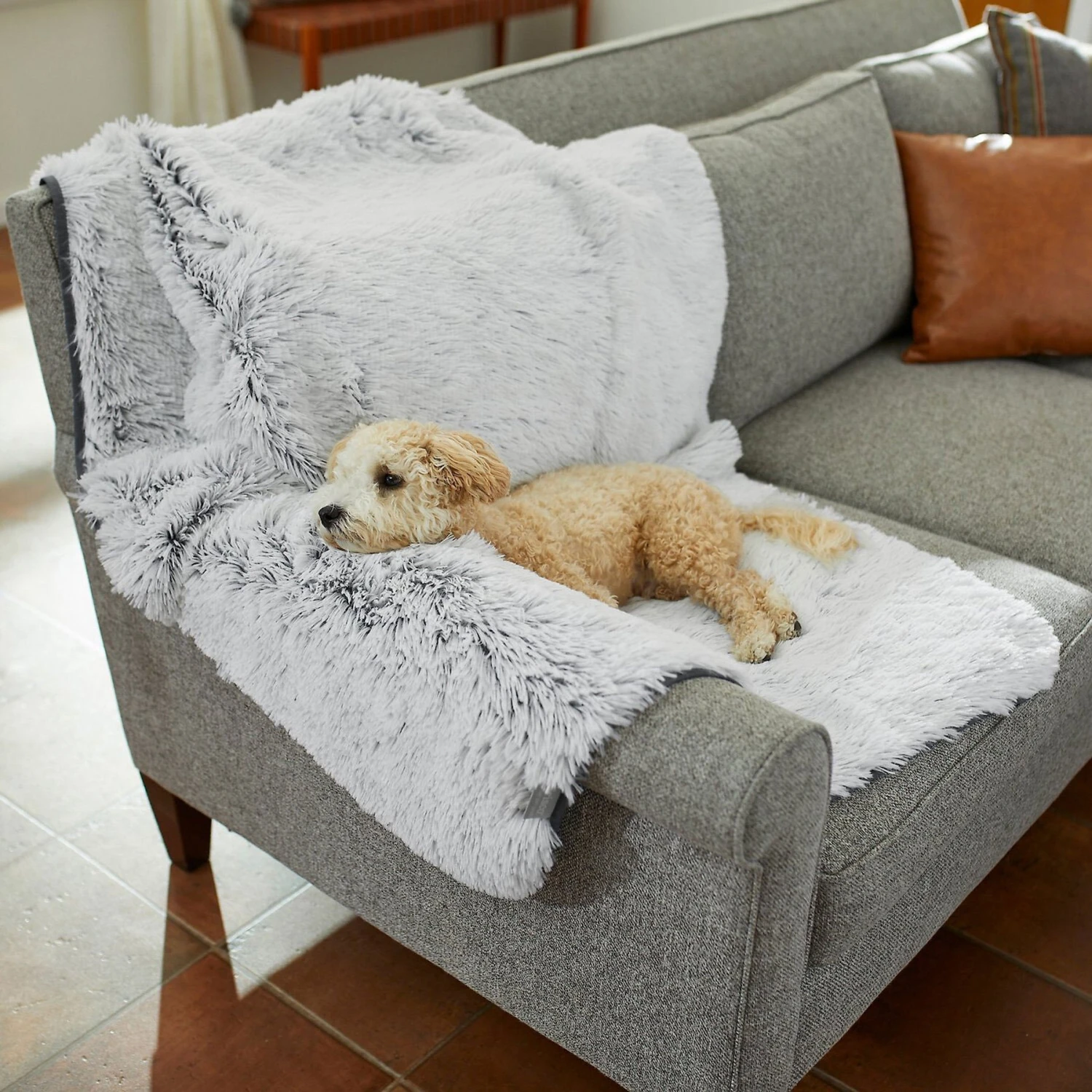 Frisco Sofa Pet Bed With Removable Cover & Frisco Eyelash Cat & Dog Blanket 11 Frisco Sofa Pet Bed With Removable Cover & Frisco Eyelash Cat & Dog Blanket - Image 9